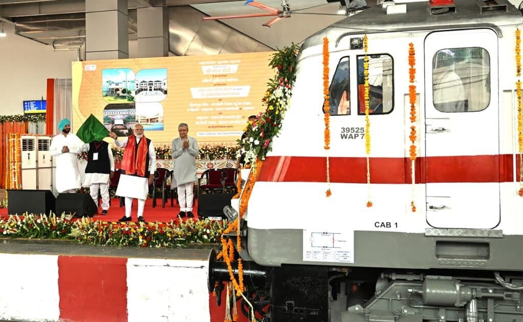 India Unveils First Indigenous Hydrogen-Powered Train for Green Rail Mobility